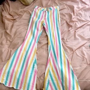 Super cute small flare pants. Wore them to a brunch and haven’t worn them since.